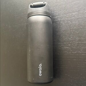 Owala Black FreeSip Water Bottle